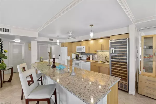 Naples, FL 34102,1930 Gulf Shore BLVD N #A302-S