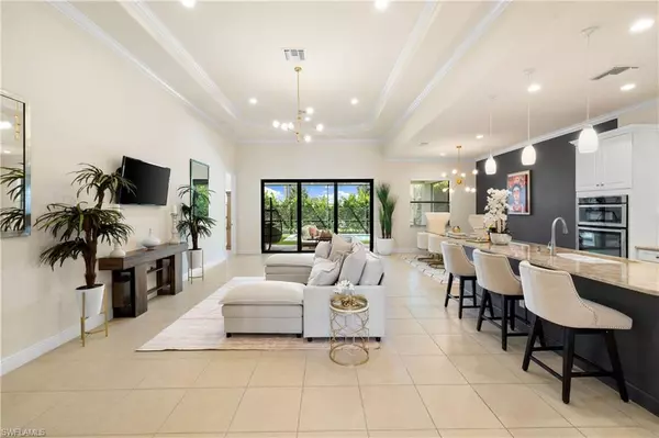 Naples, FL 34119,10137 Florence CIR