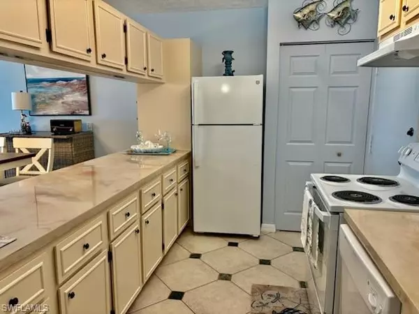 Naples, FL 34113,60 Pelican ST W #106