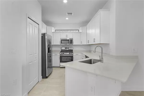 Estero, FL 33928,19617 Hinkley DR