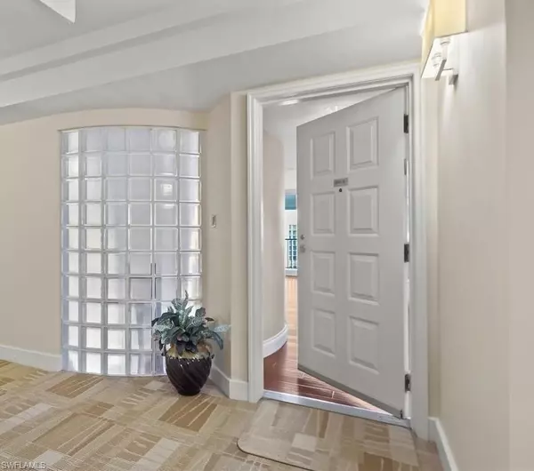 Naples, FL 34103,4651 Gulf Shore BLVD N #PH-6