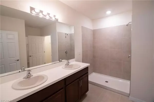 Cape Coral, FL 33993,514 NW 1st LN