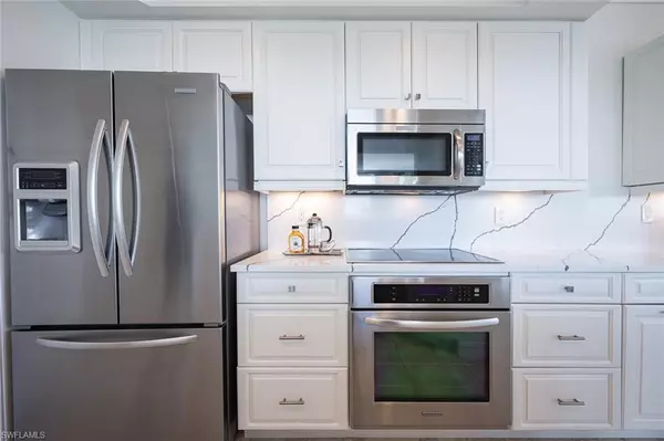 Naples, FL 34103,4255 GULF SHORE BLVD N #802