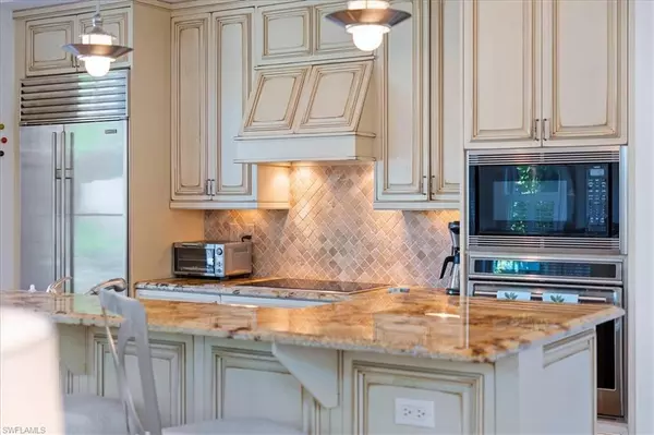 Naples, FL 34102,215 5th ST S