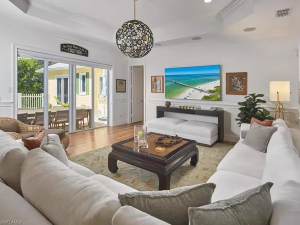 Naples, FL 34102,165 Broad AVE S