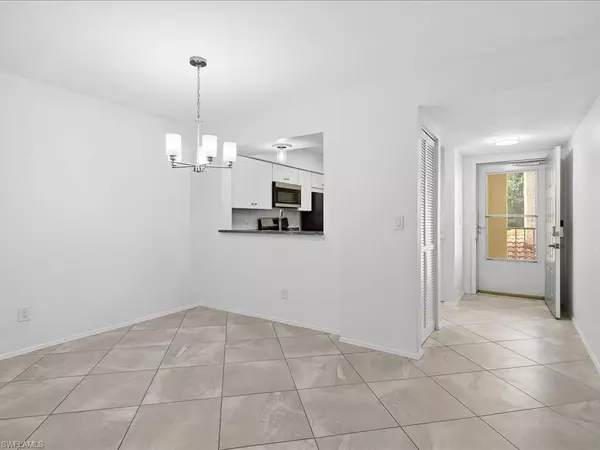 Naples, FL 34104,1001 FOXFIRE LN #204