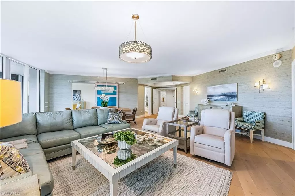 Naples, FL 34108,8930 Bay Colony DR #303