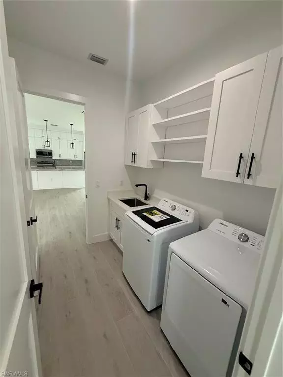 Naples, FL 34120,153 Everglades BLVD N