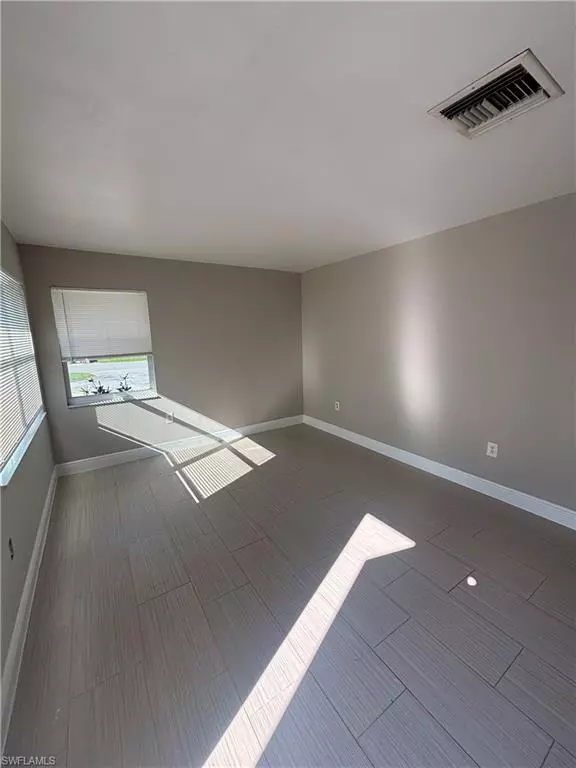 Fort Myers, FL 33905,12369-12377 1st ST #E