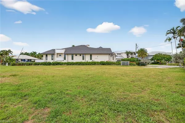 Naples, FL 34102,1693 BONITA CT