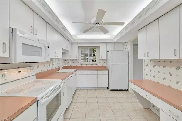 Marco Island, FL 34145,710 W Elkcam CIR #204