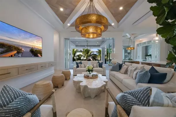 Naples, FL 34102,493 8th AVE S