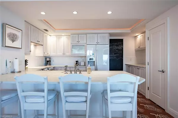 Naples, FL 34103,3115 Gulf Shore BLVD N #706S