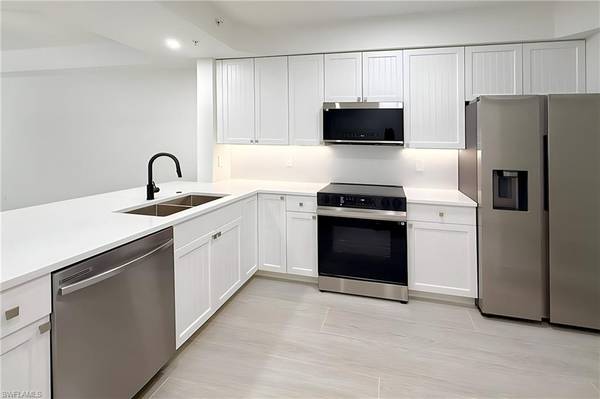 1100 Pine Ridge RD #A106, Naples, FL 34108