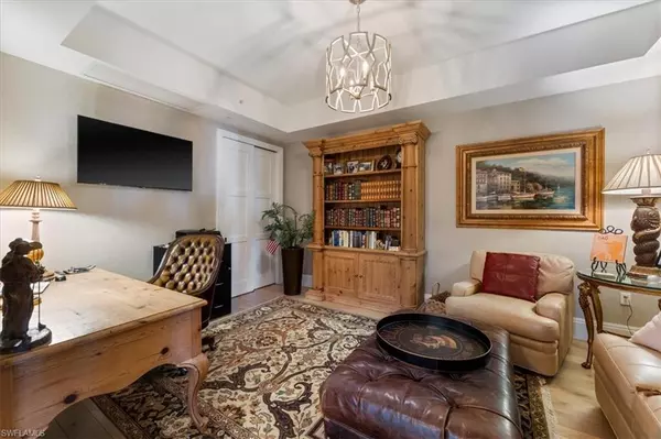 Naples, FL 34102,1135 3rd AVE S #409