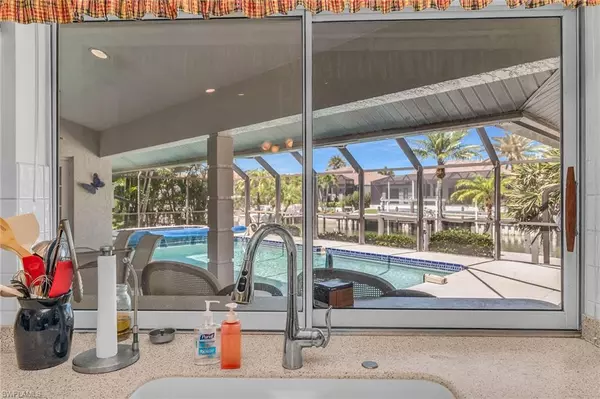 Marco Island, FL 34145,828 Giralda CT