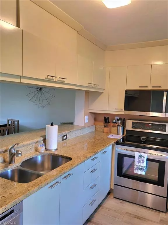 Naples, FL 34104,1001 Eastham WAY #C106