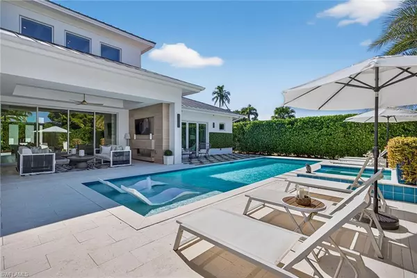 Naples, FL 34102,405 7TH AVE N