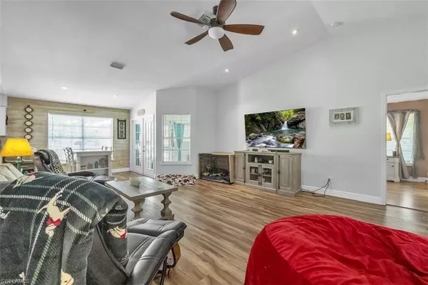 Naples, FL 34120,3591 Golden Gate BLVD E