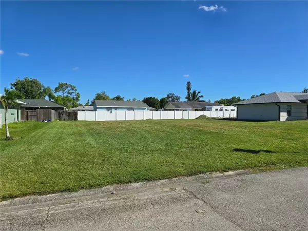 825 Zana DR, Fort Myers, FL 33905