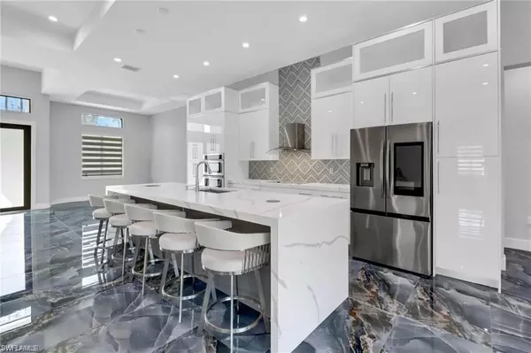 Naples, FL 34120,927 12th AVE NE