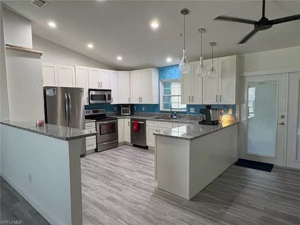 Cape Coral, FL 33991,818 SW 8th CT