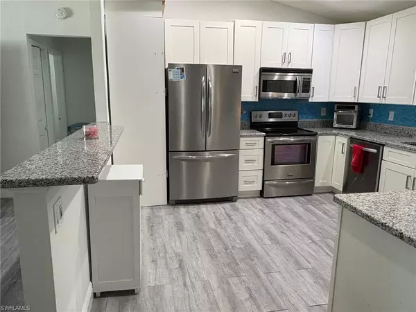 Cape Coral, FL 33991,818 SW 8th CT