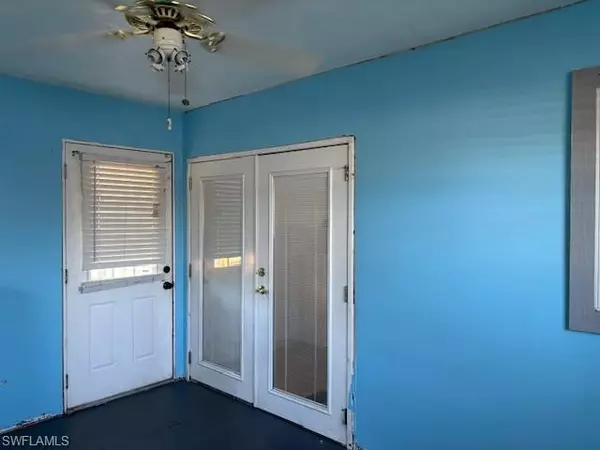 Cape Coral, FL 33991,818 SW 8th CT