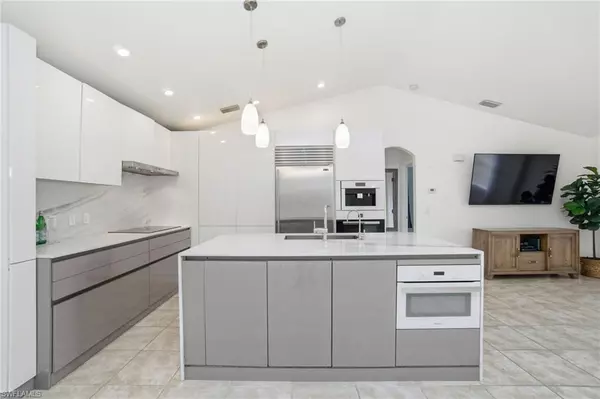 Naples, FL 34120,2075 Desoto BLVD N