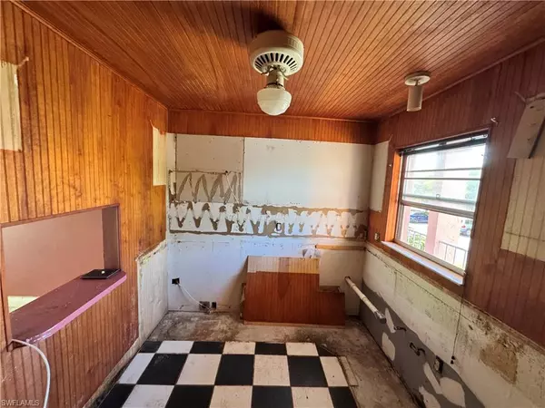 200 Turtle Lake CT #205, Naples, FL 34105