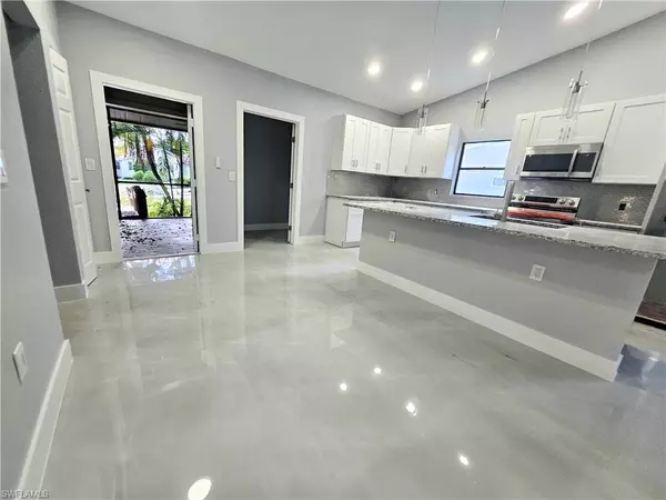 Fort Myers, FL 33908,17748 port boca CT