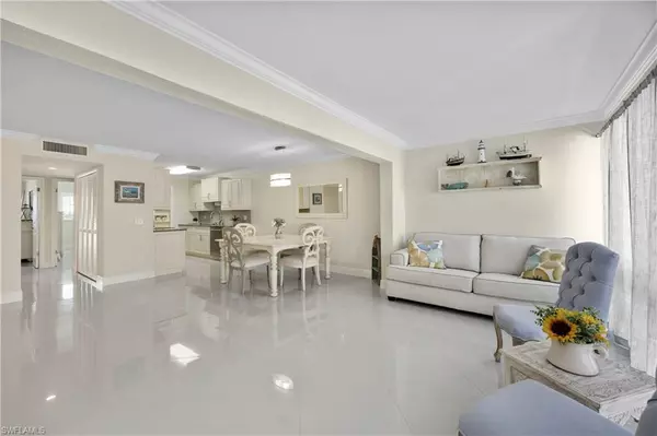 Naples, FL 34102,2100 Gulf Shore BLVD N #212