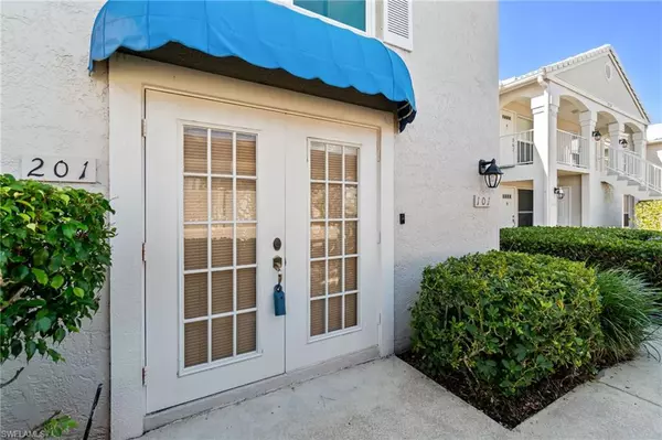 Naples, FL 34108,834 Gulf Pavilion DR #201