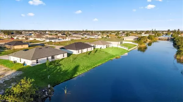 Cape Coral, FL 33993,102 NW 20th ST