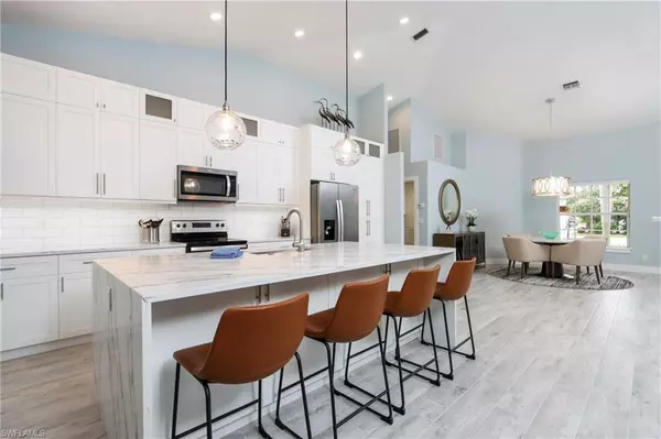 1511 Whispering Oaks CIR, Naples, FL 34110