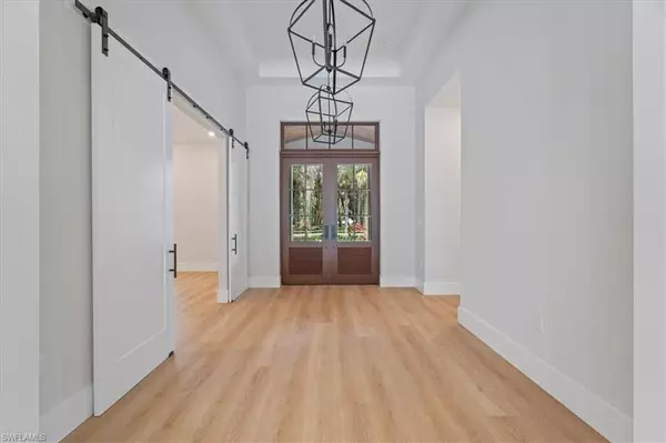 Naples, FL 34120,699 1st ST NW