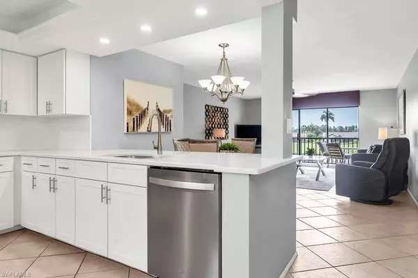 Naples, FL 34104,5250 Fox Hollow DR #522