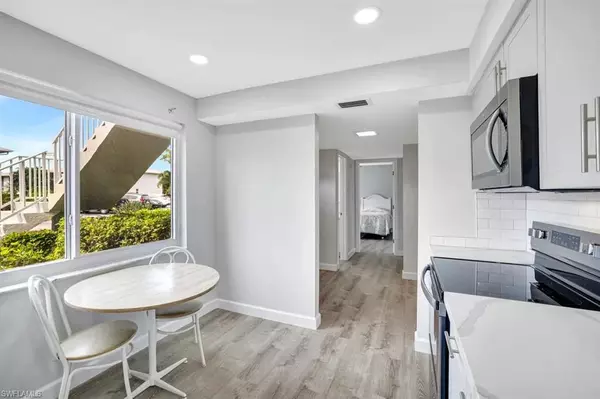 Naples, FL 34112,250 Candycane LN #1013