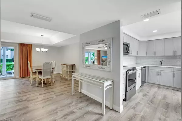 Naples, FL 34112,250 Candycane LN #1013