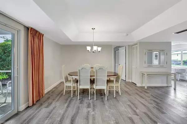 Naples, FL 34112,250 Candycane LN #1013