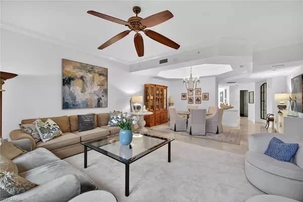 Naples, FL 34103,4021 Gulf Shore BLVD N #V19