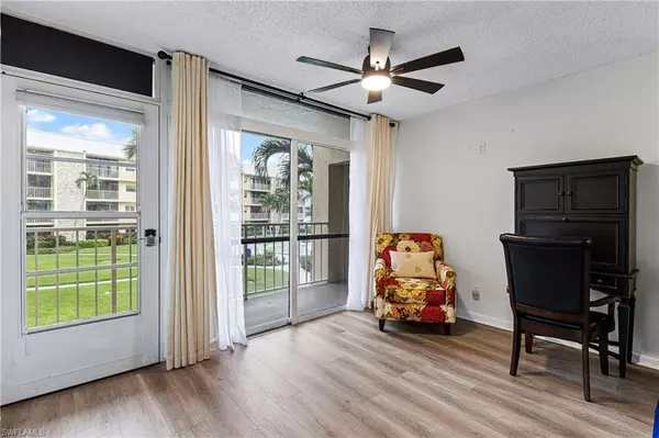 Naples, FL 34103,3000 Gulf Shore BLVD N #211