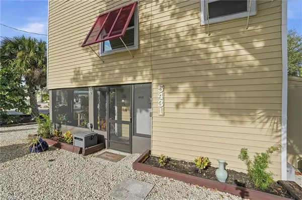 Fort Myers Beach, FL 33931,5431 Oak Ridge AVE