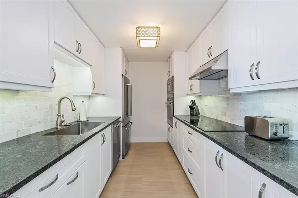 Naples, FL 34103,4001 Gulf Shore BLVD N #904