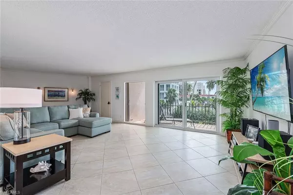 Naples, FL 34103,3399 Gulf Shore BLVD N #309