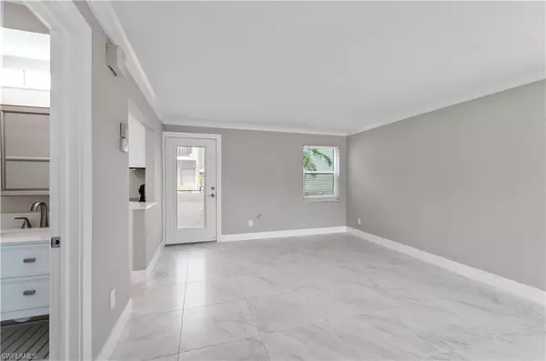 Naples, FL 34102,611 12th AVE S #611