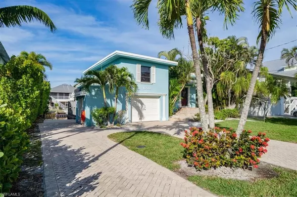 Naples, FL 34110,1283 Grand Canal DR