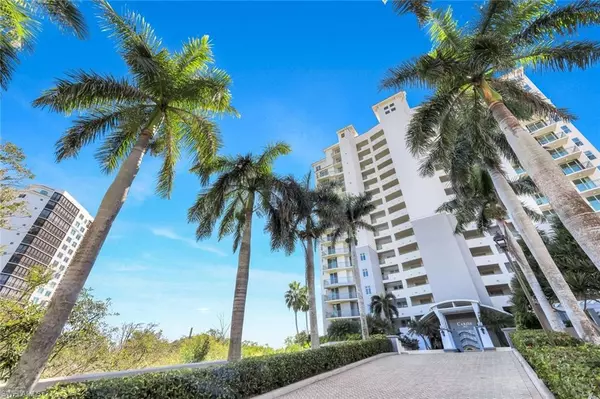 Naples, FL 34110,425 Cove Tower DR #403