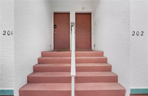 Naples, FL 34104,505 Windsor SQ #6-202