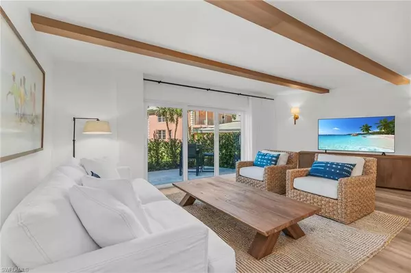 Naples, FL 34103,2401 Gulf Shore BLVD N #13